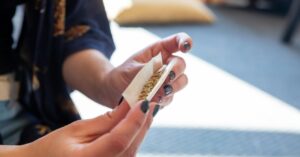 how to roll a joint